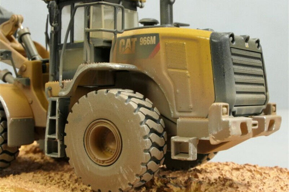 Caterpillar 966M Weathered Wheel Loader with operator - Diecast