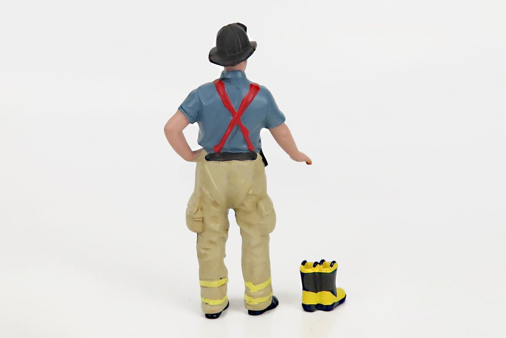 Firefighters - Getting Ready - American Diorama 76419 - 1/24 Scale Figurine - Diorama Accessory