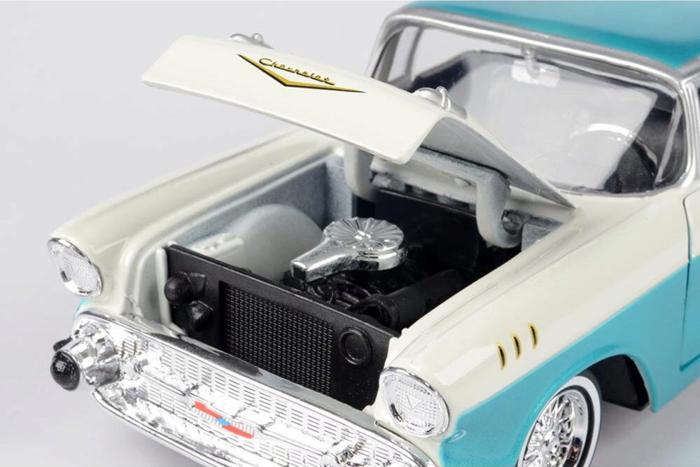 Diecast Car w/Display Case - 1957 Chevy Bel Air Lowrider, White/Turquoise - Motor Max 79029WLTQ - 1/24 Scale Diecast Car