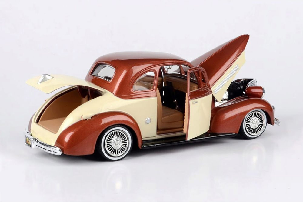 Diecast Car w/Display Case - 1939 Chevy Coupe Lowrider, Brown /Cream - Motor Max 79028WLBE - 1/24 Scale Diecast Car