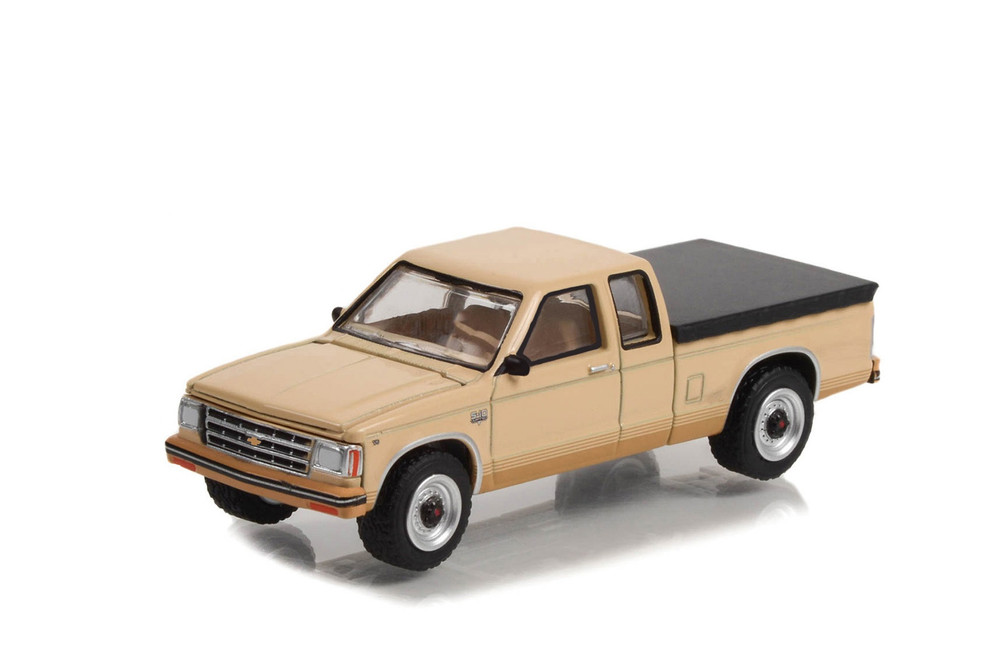 1983 Chevy S-10 Durango with Bed Cover, Beige/Tan - Greenlight 35240C/48 - 1/64 Scale Diecast Car