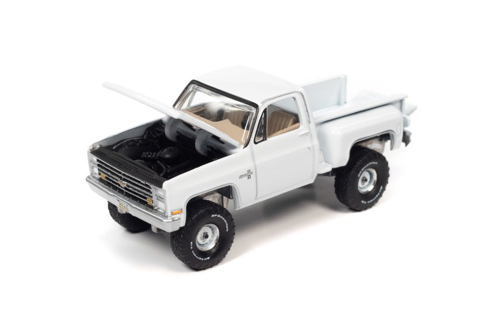 1986 Chevy Silverado K10 Stepside, Gloss White - Auto World