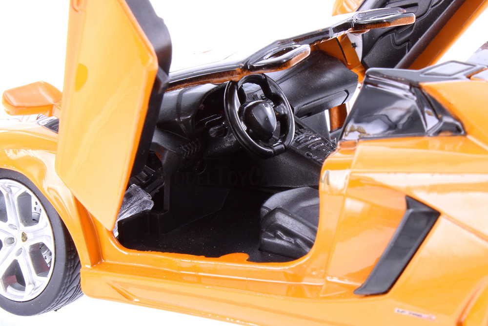 Lamborghini Aventador LP700-4 Roadster, Orange - Showcasts 68254/74D - 1/24 scale Diecast Car (1 car, no box)