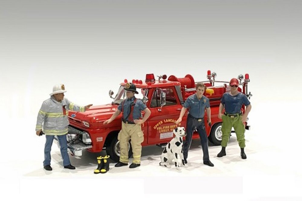 Firefighters - Getting Ready - American Diorama 76319 - 1/18 Scale Figurine - Diorama Accessory