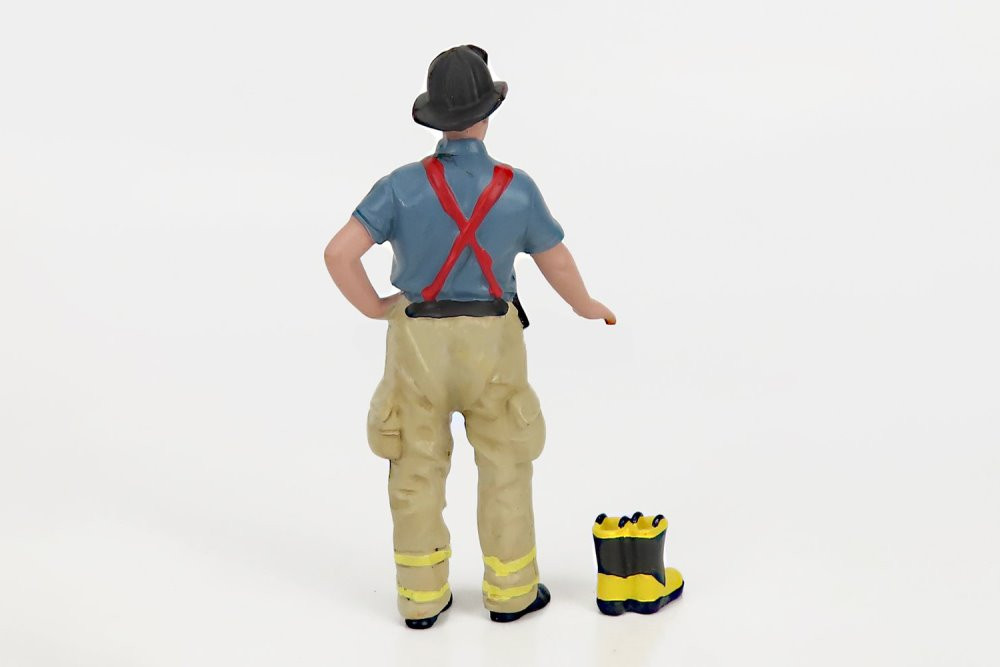 Firefighters - Getting Ready - American Diorama 76319 - 1/18 Scale Figurine - Diorama Accessory