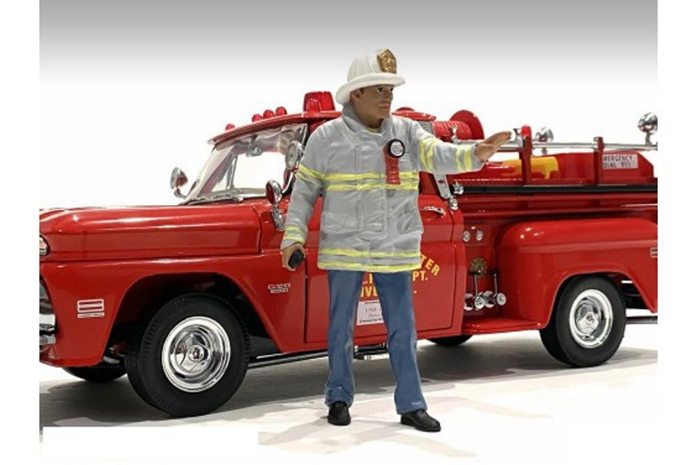 Firefighters - Fire Captain - American Diorama 76318 - 1/18 Scale Figurine - Diorama Accessory