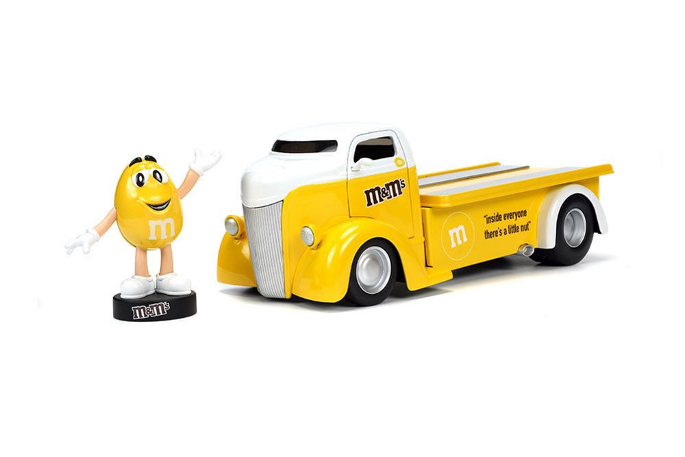 1947 Ford COE Flatbed Truck w/ Yellow M&M's Figure - Jada Toys 33425 - 1/24 Scale Diecast Car