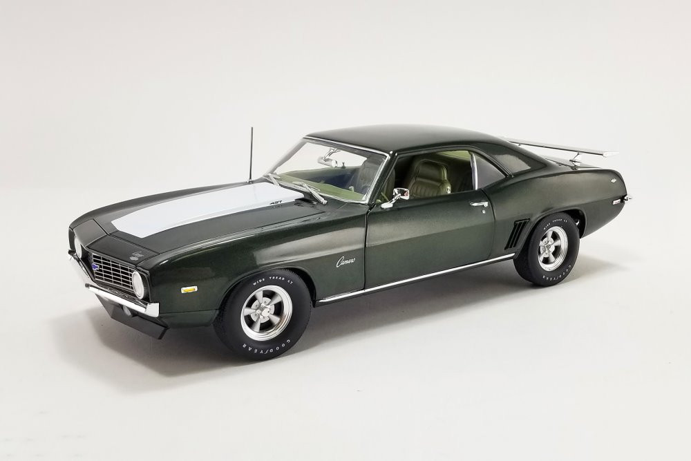 1969 Chevy Copo Camaro, Dark Green - Acme A1805724 - 1/18 Scale