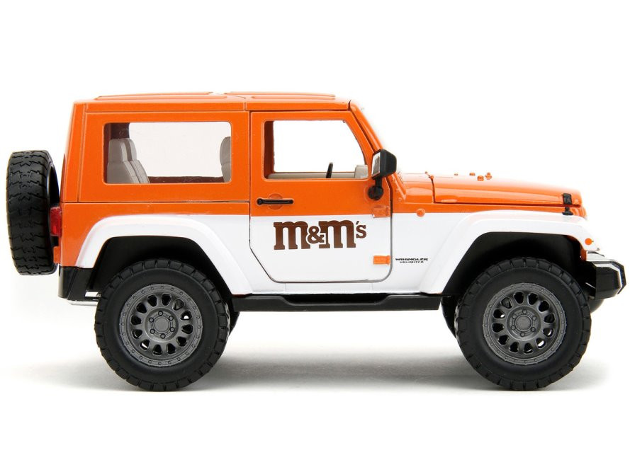 2017 Jeep Wrangler w/Orange M&M's Diecast Figure, M&Ms - Jada Toys 34401 - 1/24 Scale Diecast Car