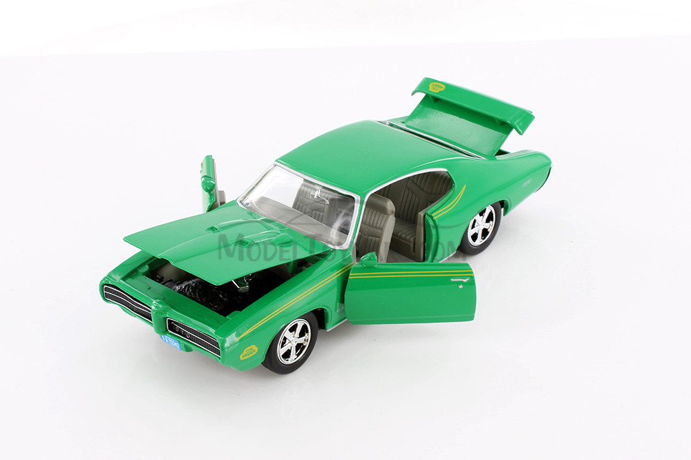 1969 Pontiac GTO Judge, Green - Showcasts 77242GN - 1/24 Scale Diecast Model Toy Car