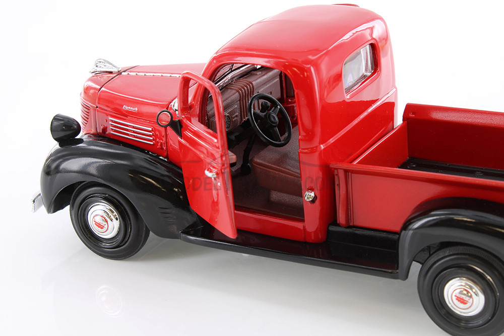 Showcasts 1941 Plymouth Pickup Truck Diecast Car Set - Box of 4 1/24 Scale Diecast Model Cars, Assorted Colors