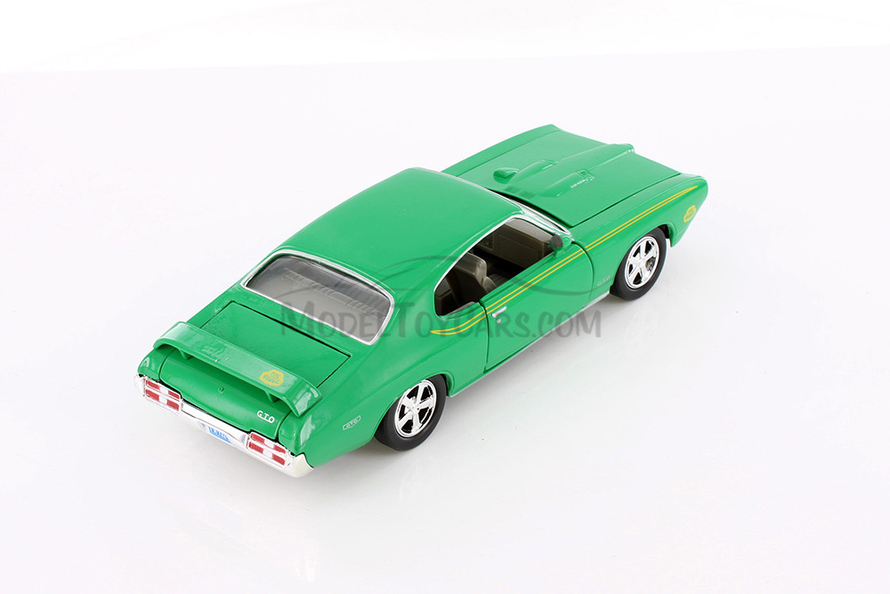 Showcasts 1969 Pontiac GTO Judge Hardtop Diecast Car Set - Box of 4 1/24 Scale Diecast Model Cars, Assorted Colors