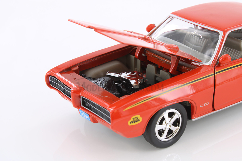 Showcasts 1969 Pontiac GTO Judge Hardtop Diecast Car Set - Box of 4 1/24 Scale Diecast Model Cars, Assorted Colors