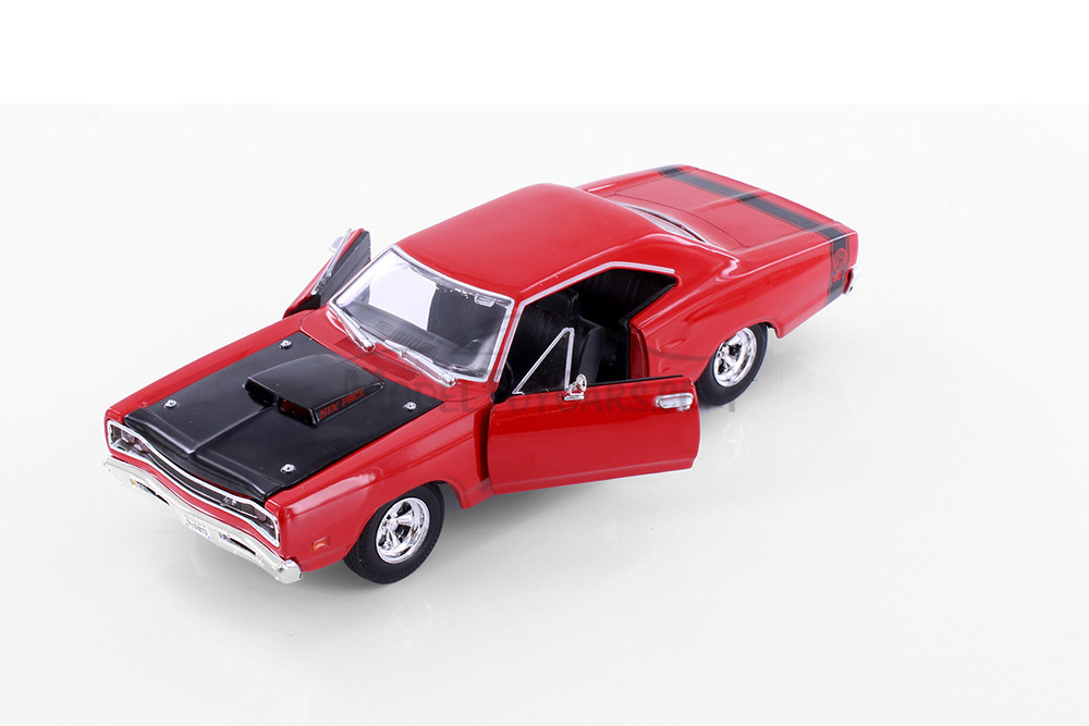 Showcasts 1969 Dodge Coronet Super Bee Hardtop Diecast Car Set - Box of 4 1/24 Scale Diecast Model Cars, Assorted Colors