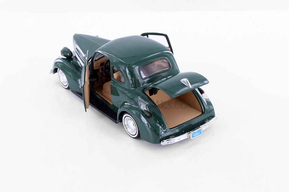 Showcasts 1939 Chevrolet Coupe Hardtop Diecast Car Set - Box of 4