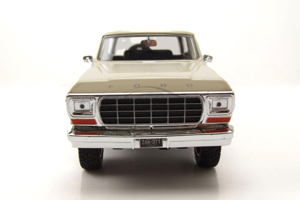 1978 Ford Bronco Ranger XLT w/Spare Tire, Cream - Showcasts 71371WCM - 1/24 Scale Diecast Car