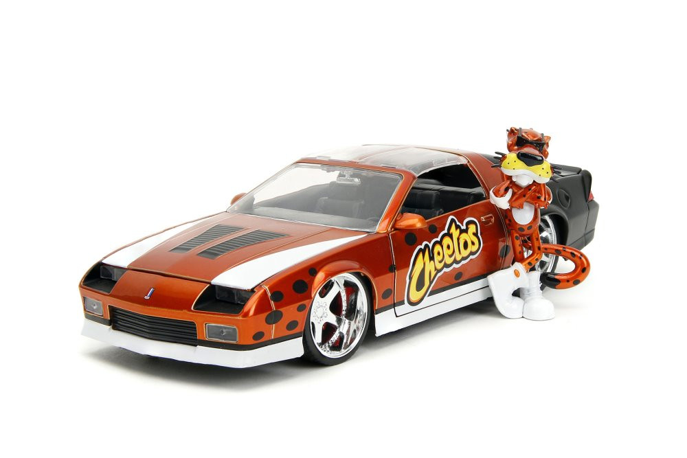 1985 Chevy Camaro Z/28 w/Chester Cheetah Figure, Cheetos - Jada Toys 34384 - 1/24 Scale Diecast Car