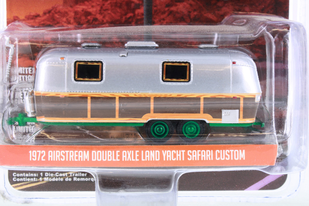 Chase Car - 1972 Airstream Double-Axle Land Yacht Safari, Silver, Greenlight - 1/64 Scale Model Car