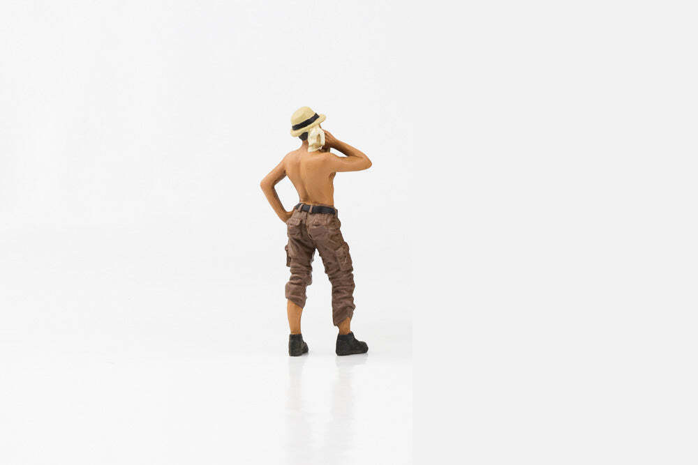 4x4 Mechanic Figure 1, Brown - American Diorama AD-18011 - 1/18 Scale Figurine - Diorama Accessory