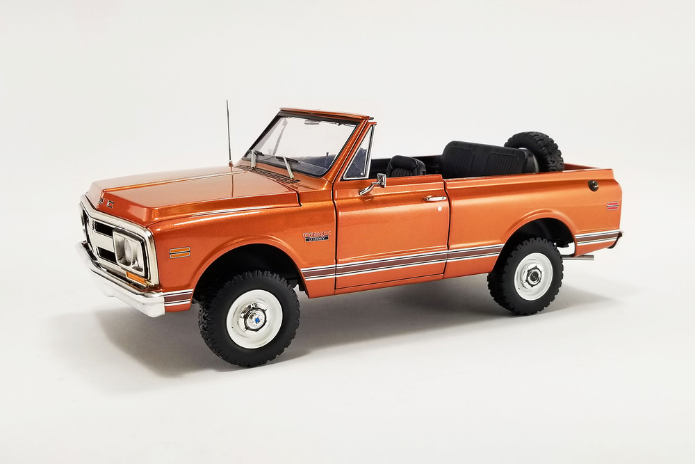 ACME 社1972 GMC ジミー・オリーブ \"KC HIGHLIGHTER FIRST LOOK: ACME 1972 GMC Jimmy KC Highlighter • DiecastSociety.com