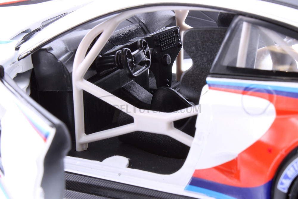 BMW M6 ホワイト ミニカー 1/64 BMW i7 xDrive60 ミネラルホワイト(右ハンドル)【MGT00819