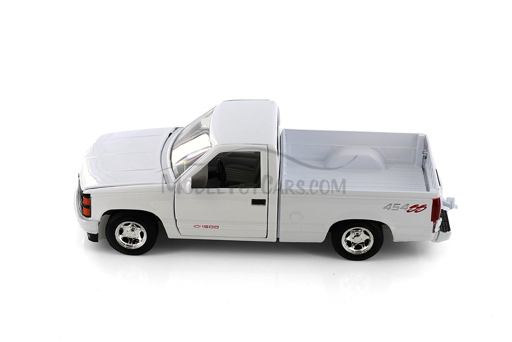 1992 Chevy 454 SS Pickup Truck, White - Showcasts 77203WD - 1/24 Scale Set of 4 Diecast Model Cars