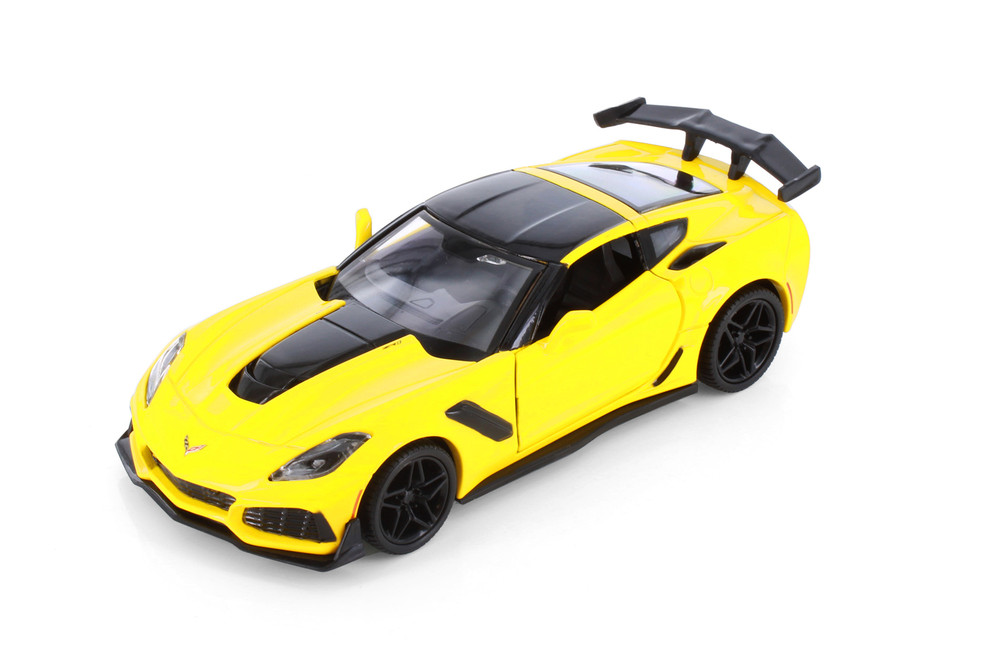 Box of 4 2019 Chevy Corvette ZR1 Hardtop, Assortment - Showcasts 71356D - 1/24 Scale Diecast Model Cars