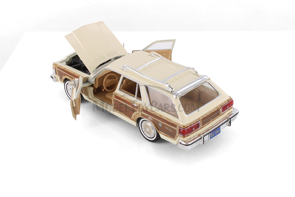 1979 Chrysler LeBaron Town & Country Wagon - Showcasts 77331TND - 1/24 Scale Set of 4 Diecast Cars