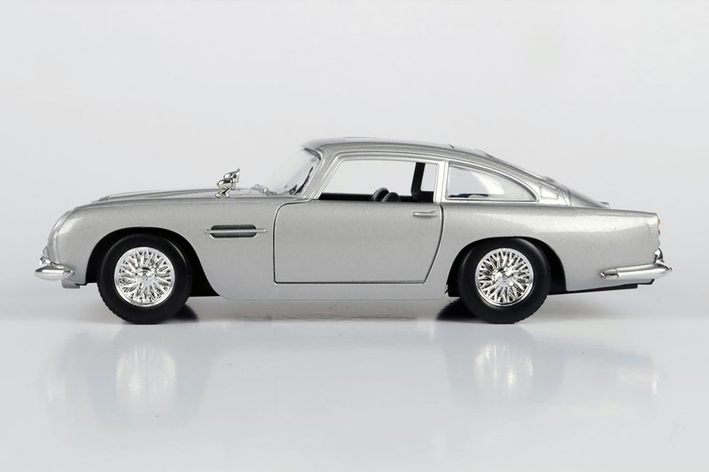 Aston Martin DB5, James Bond "Gold Finger" - Motor Max 79857 - 1/24 Scale Diecast Model Toy Car