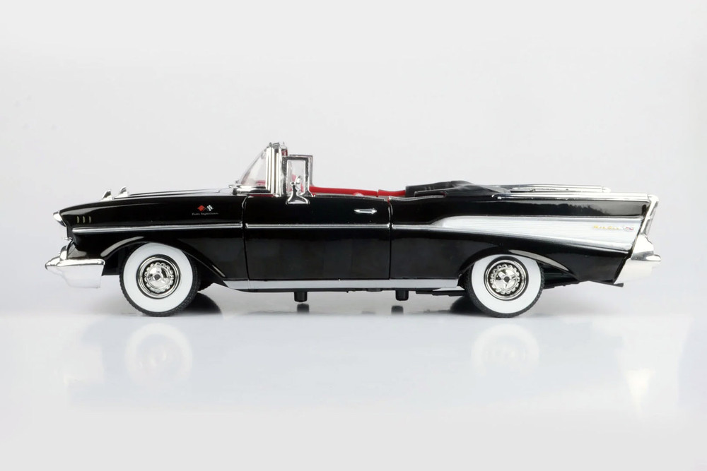 1957 Chevy Bel Air Convertible, James Bond 007 "Dr. No" - Motor Max 79831 - 1/18 Scale Diecast Car