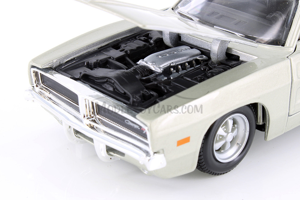 1969 Dodge Charger R/T Hardtop, Beige/Tan - Showcasts 37256 - 1/25