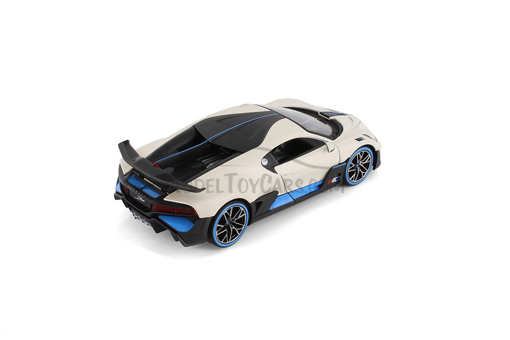 2019 Bugatti DIVO, White - Showcasts 34526 - 1/24 Scale Diecast Model Toy Car (1 Car, No Box)