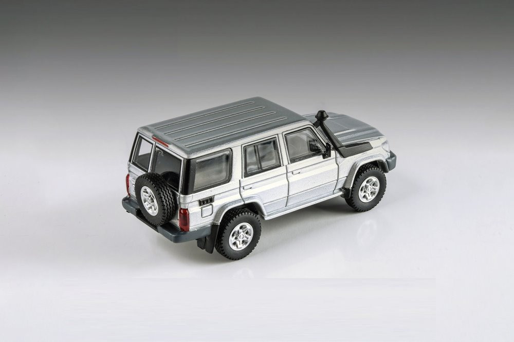 Toyota Land Cruiser LC76, Silver Pearl - Paragon PA55312SV - 1/64