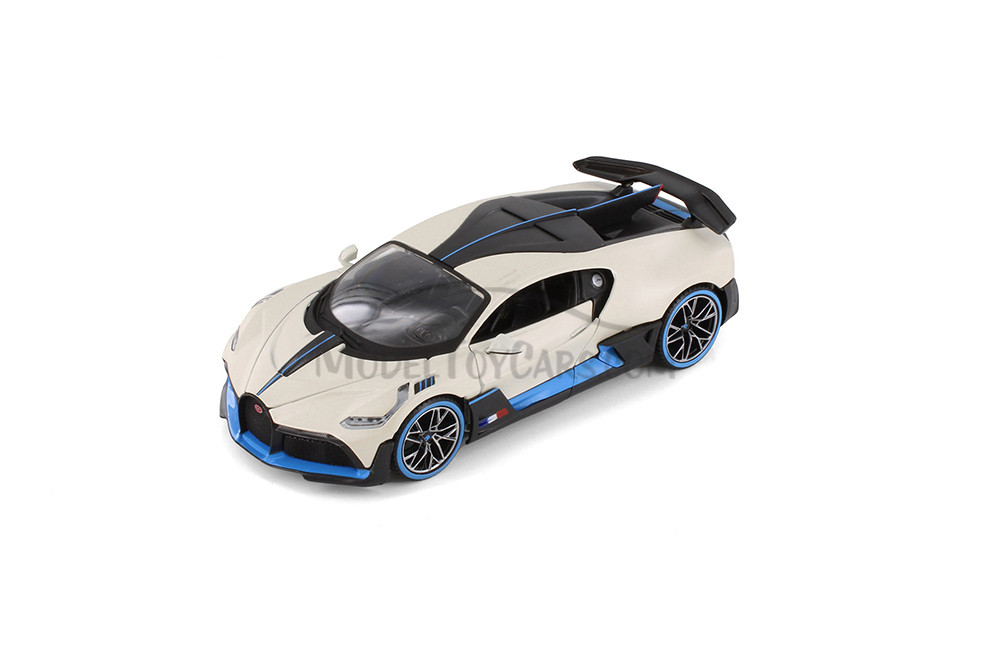 2019 Bugatti DIVO Hardtop, White & Gray - Showcasts 37526 - 1/24 Scale Set of 4 Diecast Model Cars