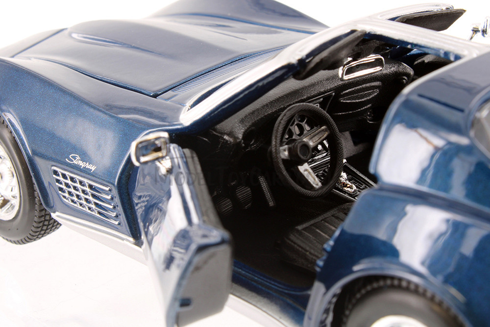1970 Chevy Corvette T-Top, Blue - Showcasts 37202 - 1/24 Scale Diecast Model Toy Car (1 Car, No Box)