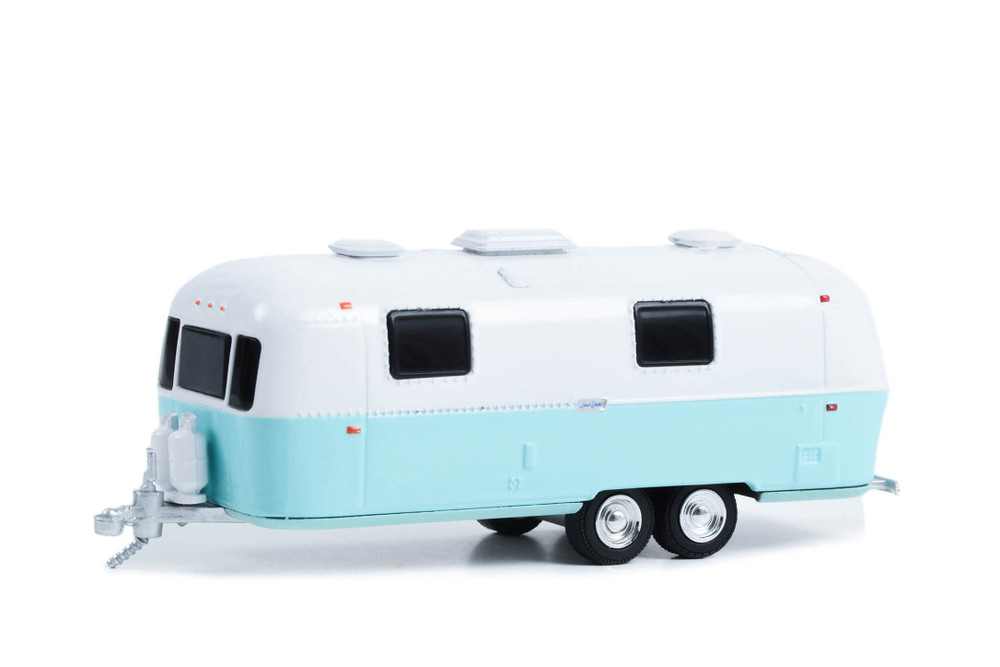 1971 Airstream Double-Axle Land Yacht Safari, White - Greenlight