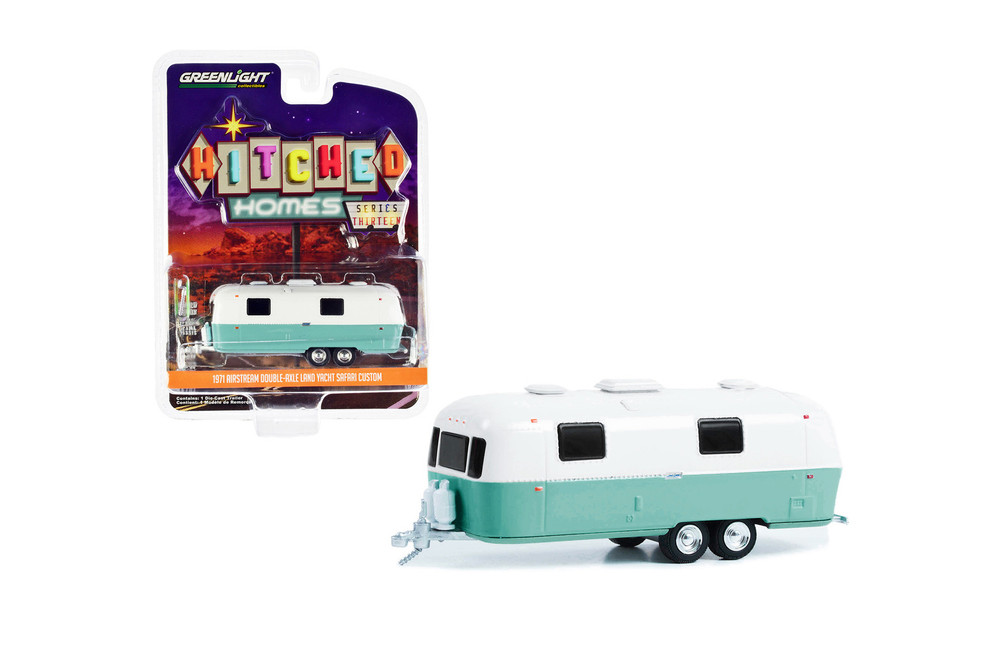 グリーンライト　エアストリーム　ランドヨットサファリ　オーニング 1971 Airstream Double-Axle Land Yacht Safari, White - Greenlight