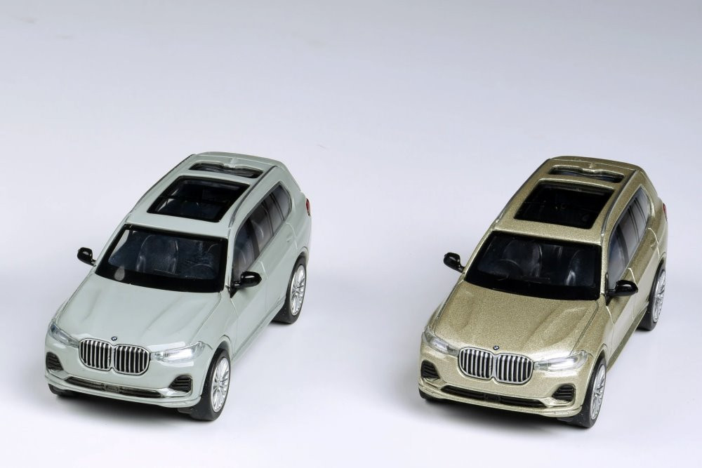 BMW X7, Sunstone Gold Metallic - Paragon PA55196SUN - 1/64 scale Diecast Model Toy Car