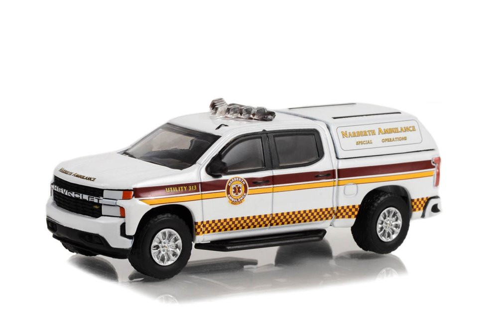 2020 Chevy Silverado with Camper Shell, White - Greenlight 67040E/48 - 1/64 Scale Diecast Car