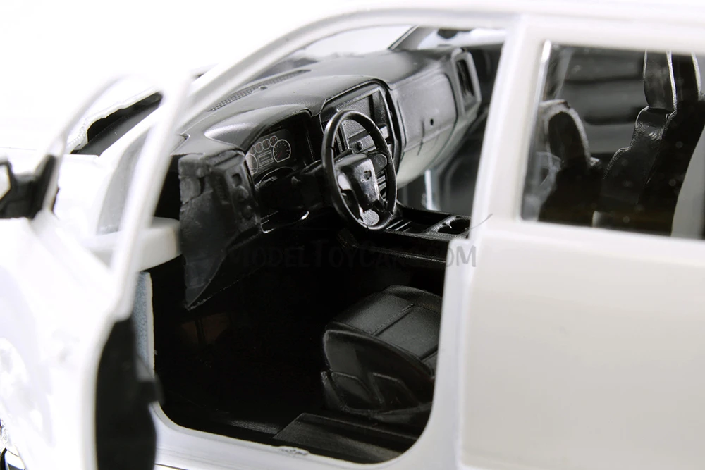 2017 Chevy® Silverado™ 1500 LT Z71 Crew Cab Truck, White - Showcasts® 71348WT - 1/27 Scale Diecast Car