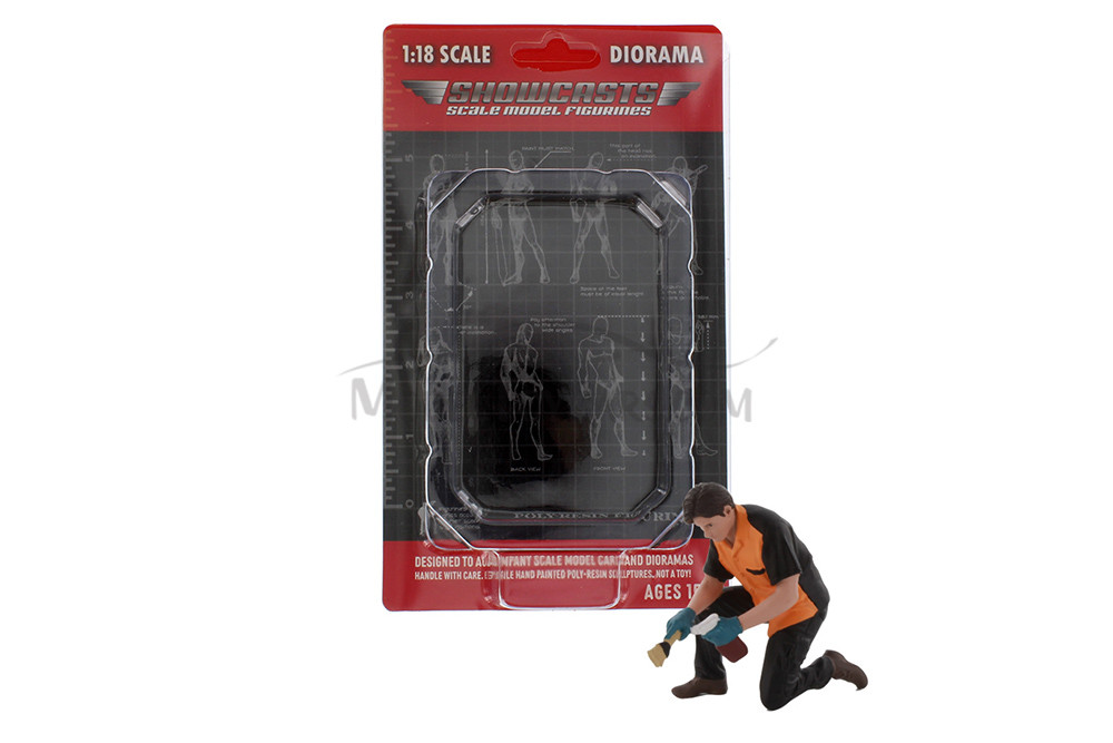 Detail Masters Figure 1 - Wheel Cleaning, Black /Orange - Showcasts AD-18601 - 1/18 Scale Diorama Figurine