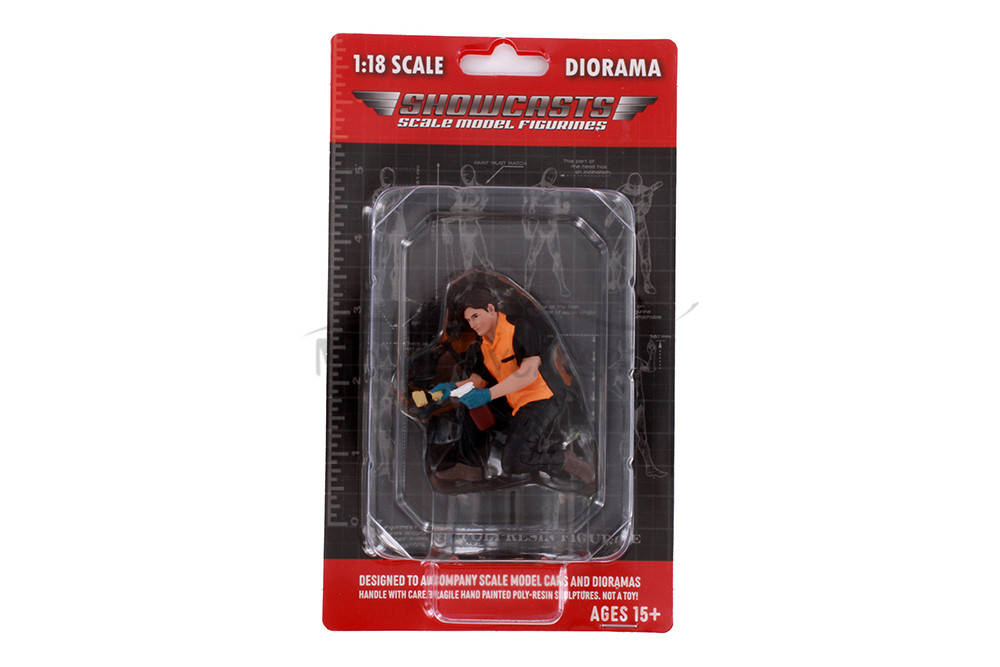 Detail Masters Figure 1 - Wheel Cleaning, Black /Orange - Showcasts AD-18601 - 1/18 Scale Diorama Figurine