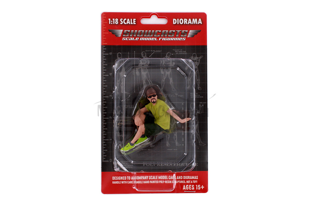 Figure 18 Series 1 #701, Green - Showcasts AD-18701 - 1/18 Scale Diorama Figurine