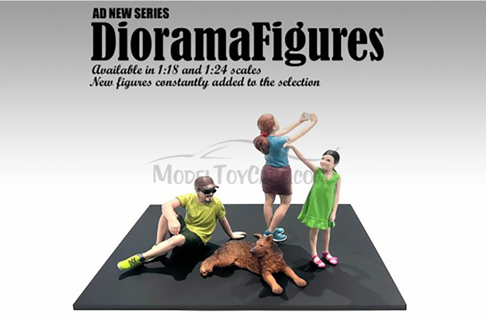 Figure 18 Series 1 #702, Blue /Brown - Showcasts AD-24702 - 1/24 Scale Diorama Figurine