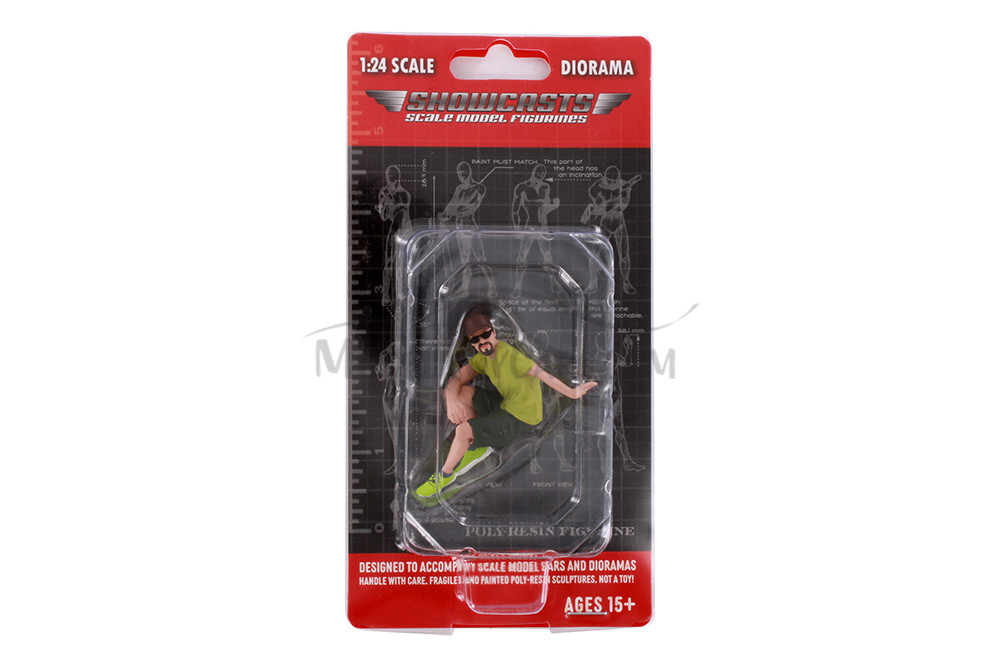Figure 18 Series 1 #701, Green - Showcasts AD-24701 - 1/24 Scale Diorama Figurine