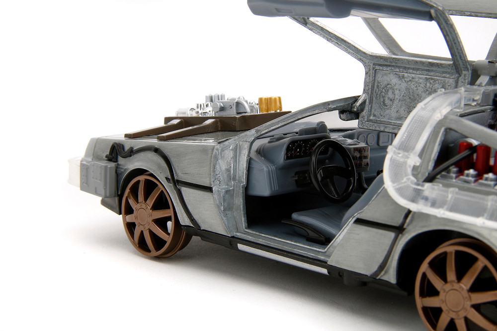 DeLorean Time Machine with Lights, Back to the Future III, Jada Toys 34996/4 - 1/24 Scale Model Car
