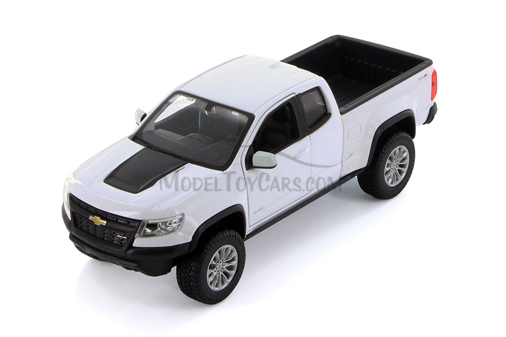 2017 Chevy Colorado ZR2 Pickup Truck, White - Showcasts 37517 - 1/27 Scale Diecast Model Toy Car (1 Car, No Box)