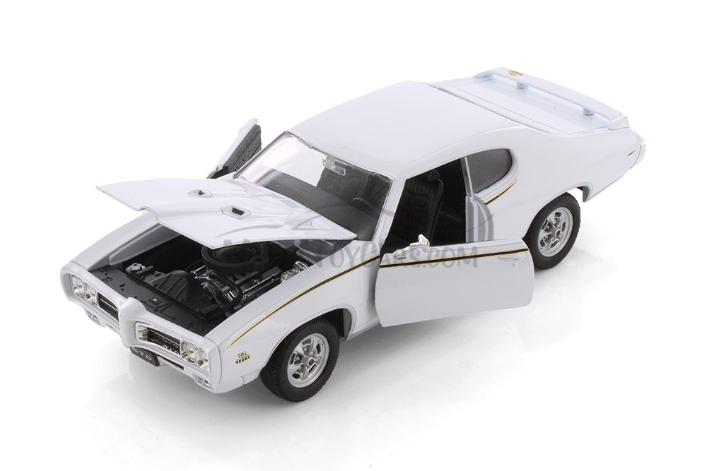 1969 Pontiac GTO, White - Welly 22501 - 1/24 scale Diecast Model Toy Car (No Box)
