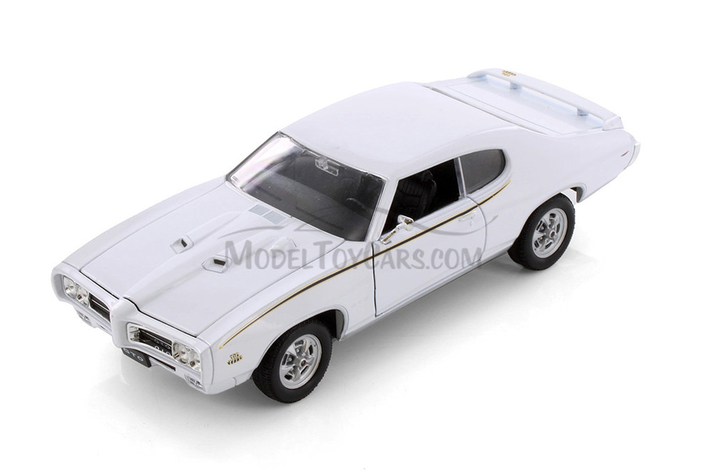 1969 Pontiac GTO, White - Welly 22501 - 1/24 scale Diecast Model Toy Car (No Box)