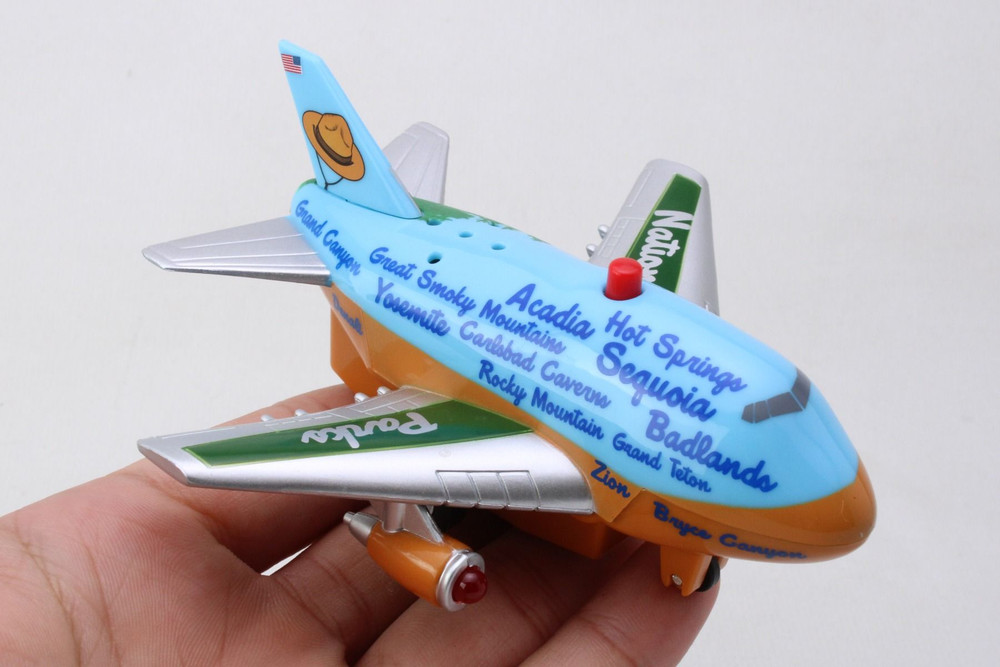 National Parks Pullback w/Lights & Sound, Blue w/Green - Daron